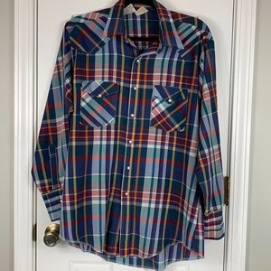 Western Frontier multi colored long sleeved snap shirt size Lg. Has pockets
